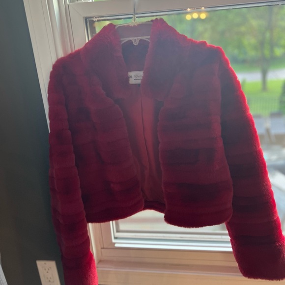 Cropped Belle Fare Fur Jacket - Deep Red - Picture 4 of 5
